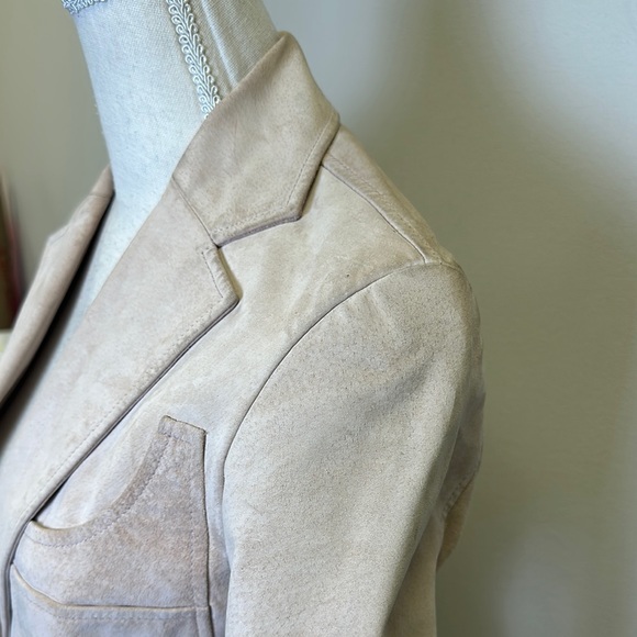 Women's Cream Blazer - Picture 3 of 10